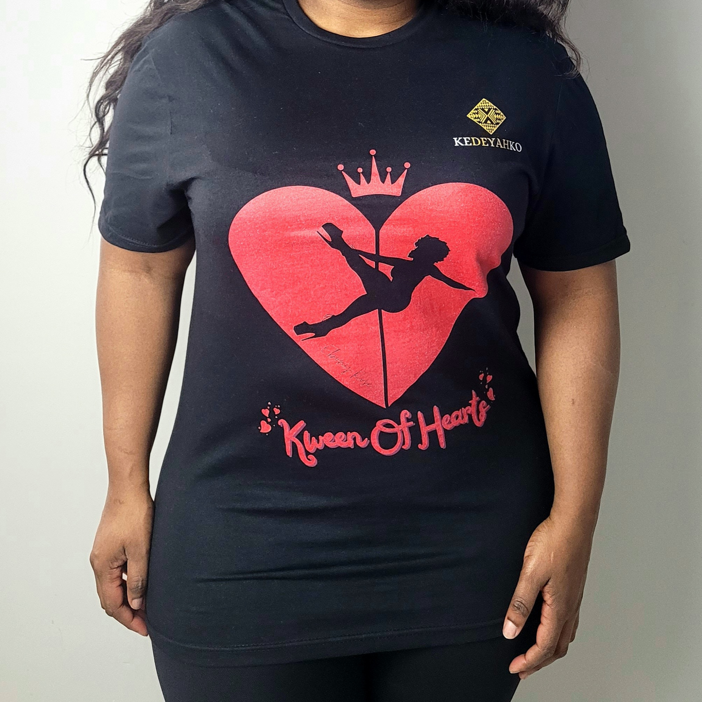 "Kween Of Hearts" Ebony-Rose Black T-Shirt